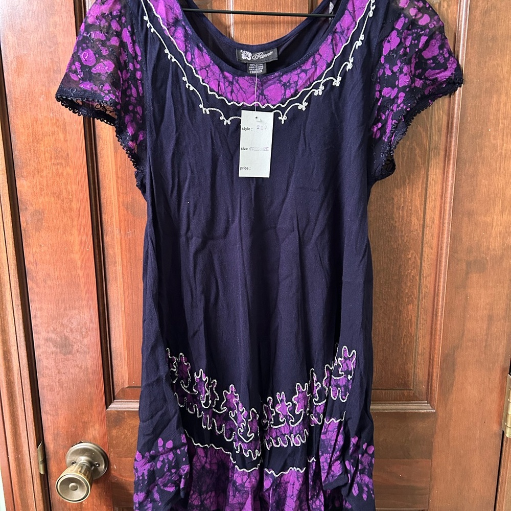 FLOWER NWT Gorgeous Purple and Black swim cover up. One size fits most